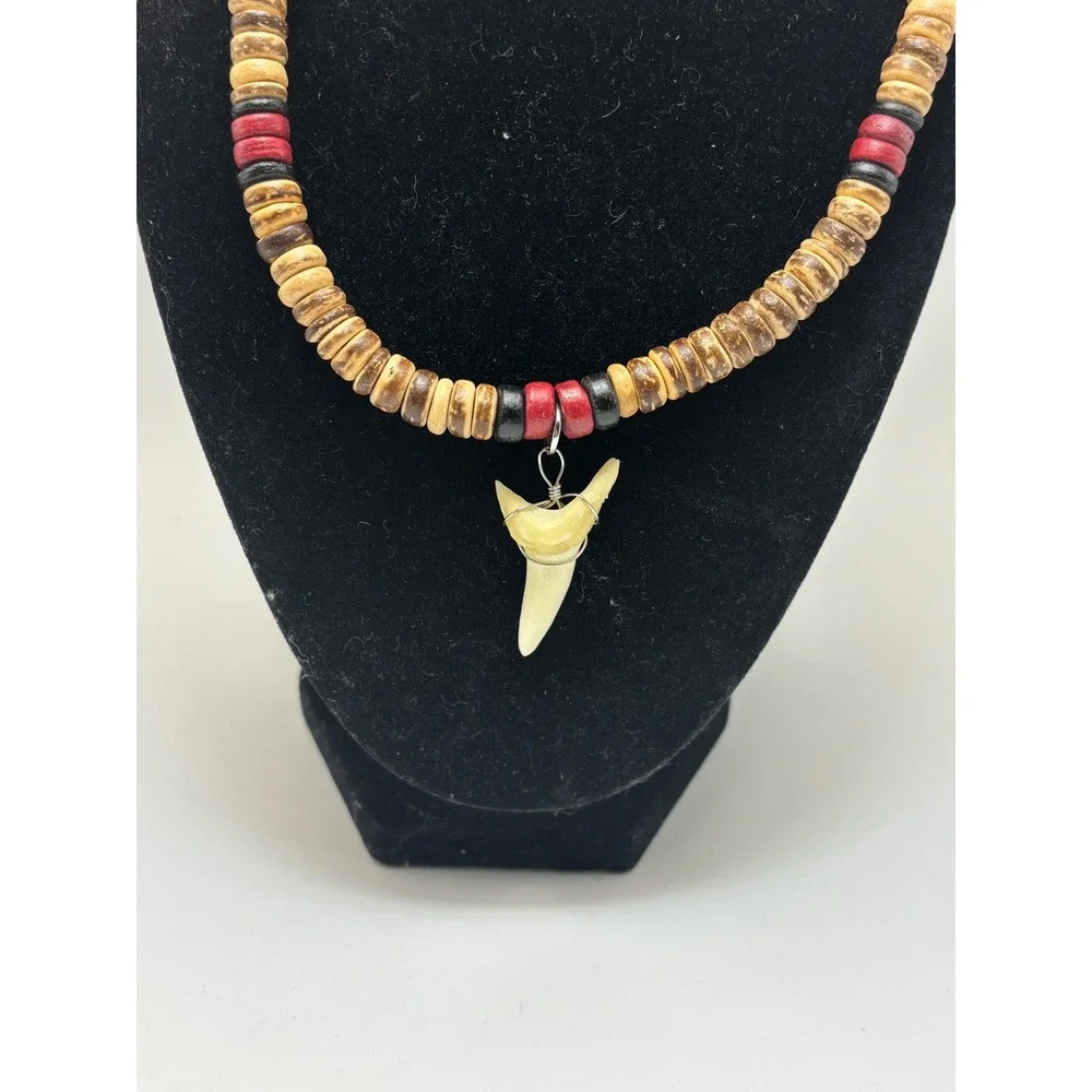 Vintage‎ Shark Tooth Pendant Necklace Coconut Beads Red Black Surfer Choker 20